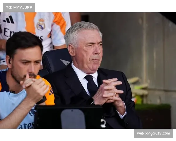 战术板镜头：国家德比前，安切洛蒂与哈维在球员通道简短交流